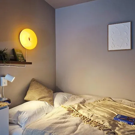 Cozy By The Bus Station 卑爾根