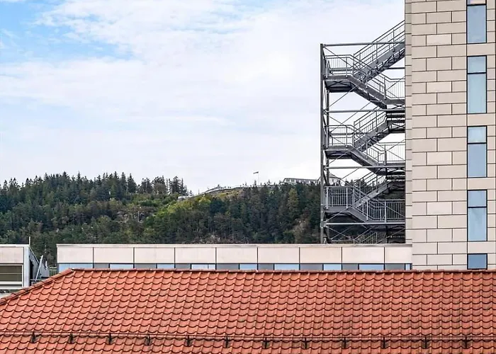 Cozy By The Bus Station *